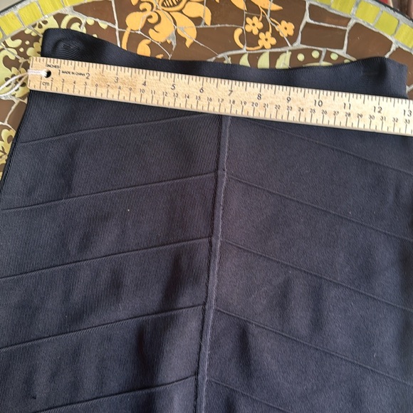 BEBE KNIT PENCIL SKIRT Sz: M - Picture 3 of 7
